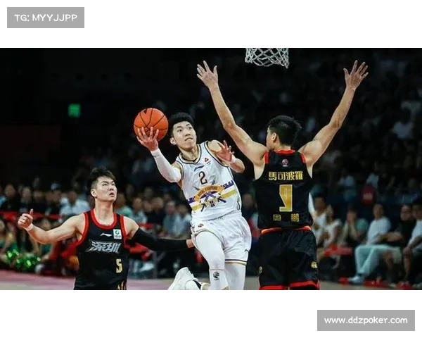 男篮与北控进行封闭热身赛，外援参与强化实战演练